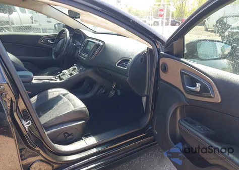 2015 Chrysler 200 C z USA, uszkodzony, nr VIN 1C3CCCCG8FN581312